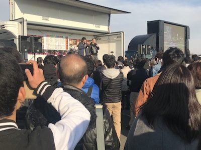 ひとり競馬場、ひとり野球場、ひとり映画館